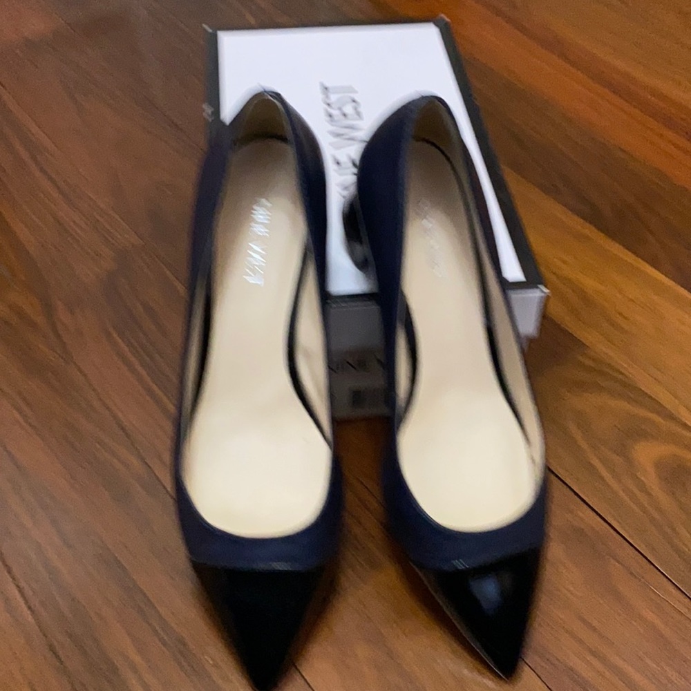 Nine West navy leather pumps